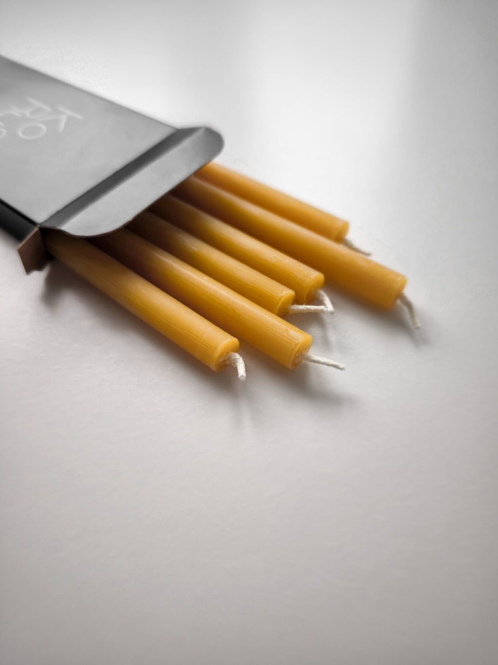 Beeswax Dinner Candles (6 units)