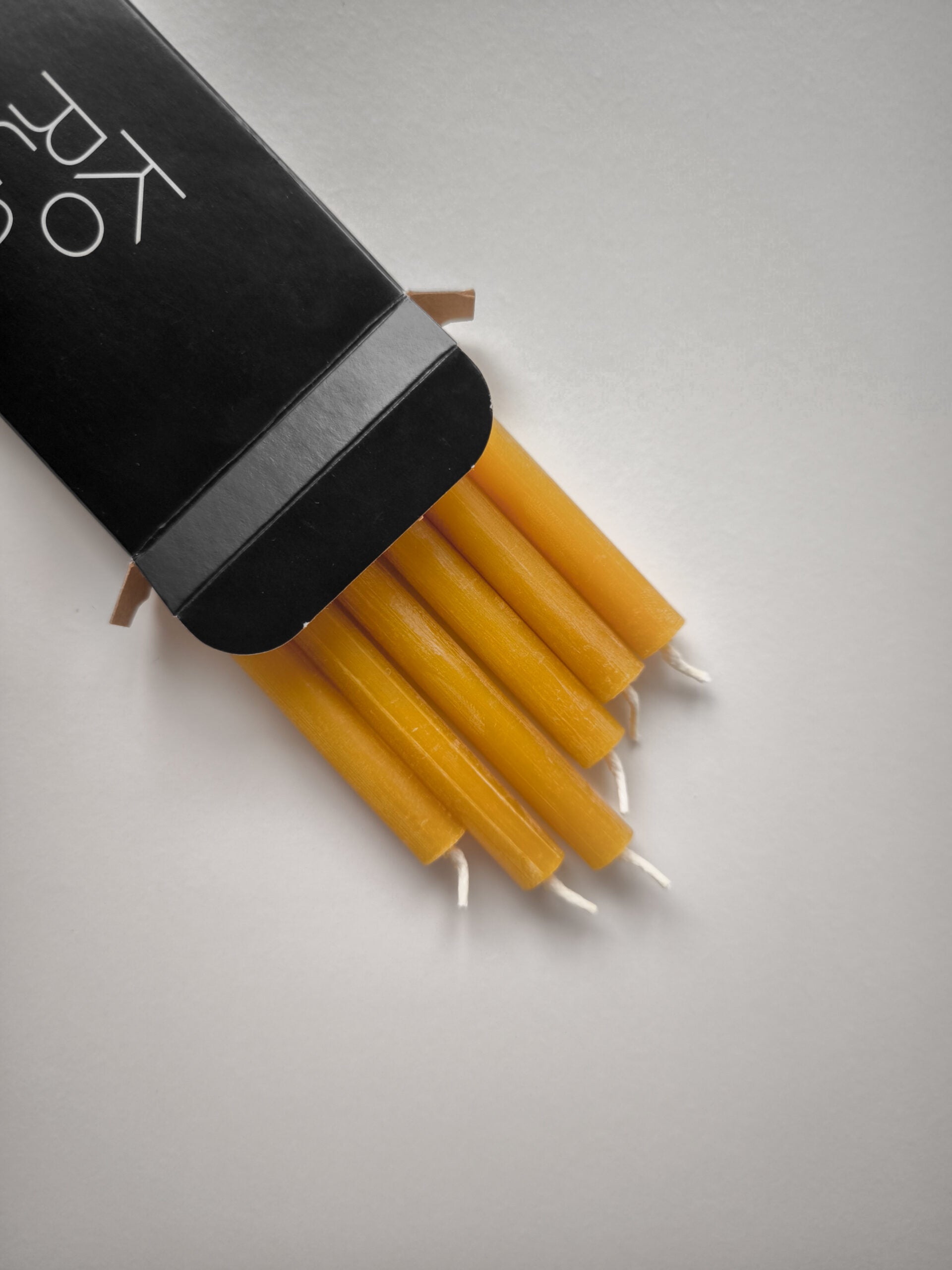 Beeswax Dinner Candles (6 units)